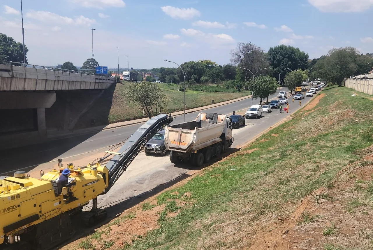 Road milling equipment at work on a Jobfellas project
